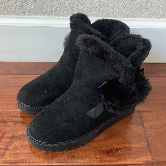Furry Boots in Black - Picture 2 of 5